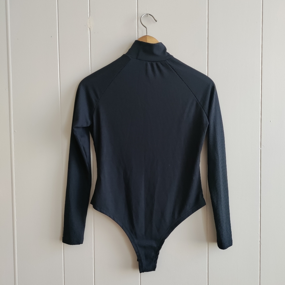 Black Ribbed Long Sleeve Body Suit Size L
